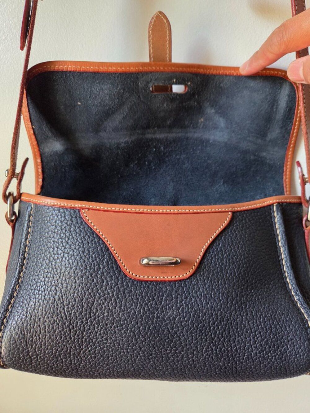 EUC DOONEY & BOURKE THICK PEBBLED GENUINE LEATHER CROSSBODY BAG - Picture 8 of 16